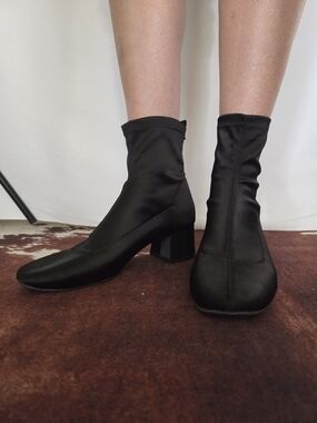 Forever 21 Sock Boot 2" Heels Size 7
